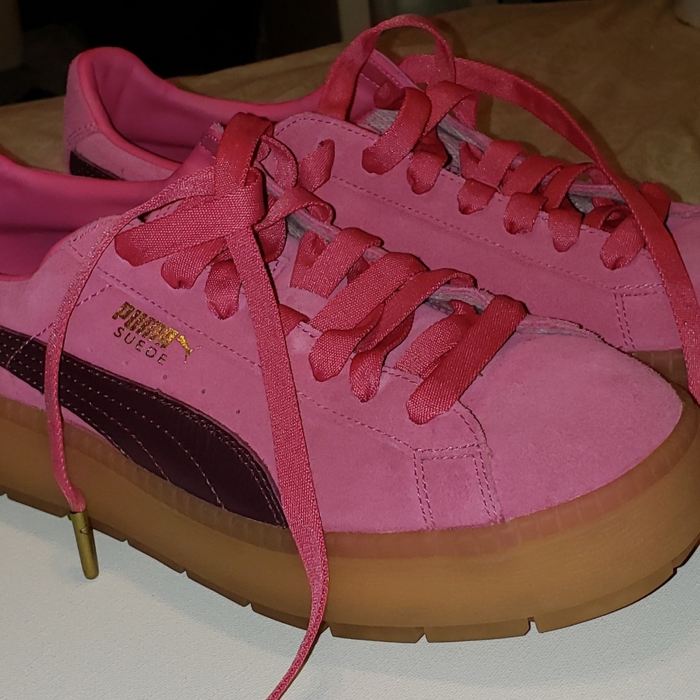 Pink suede Puma's